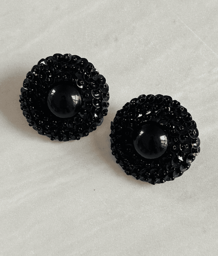 Qara rəng dairəvi sırğa