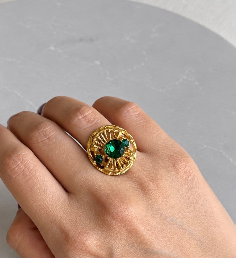 Green stone ring 3