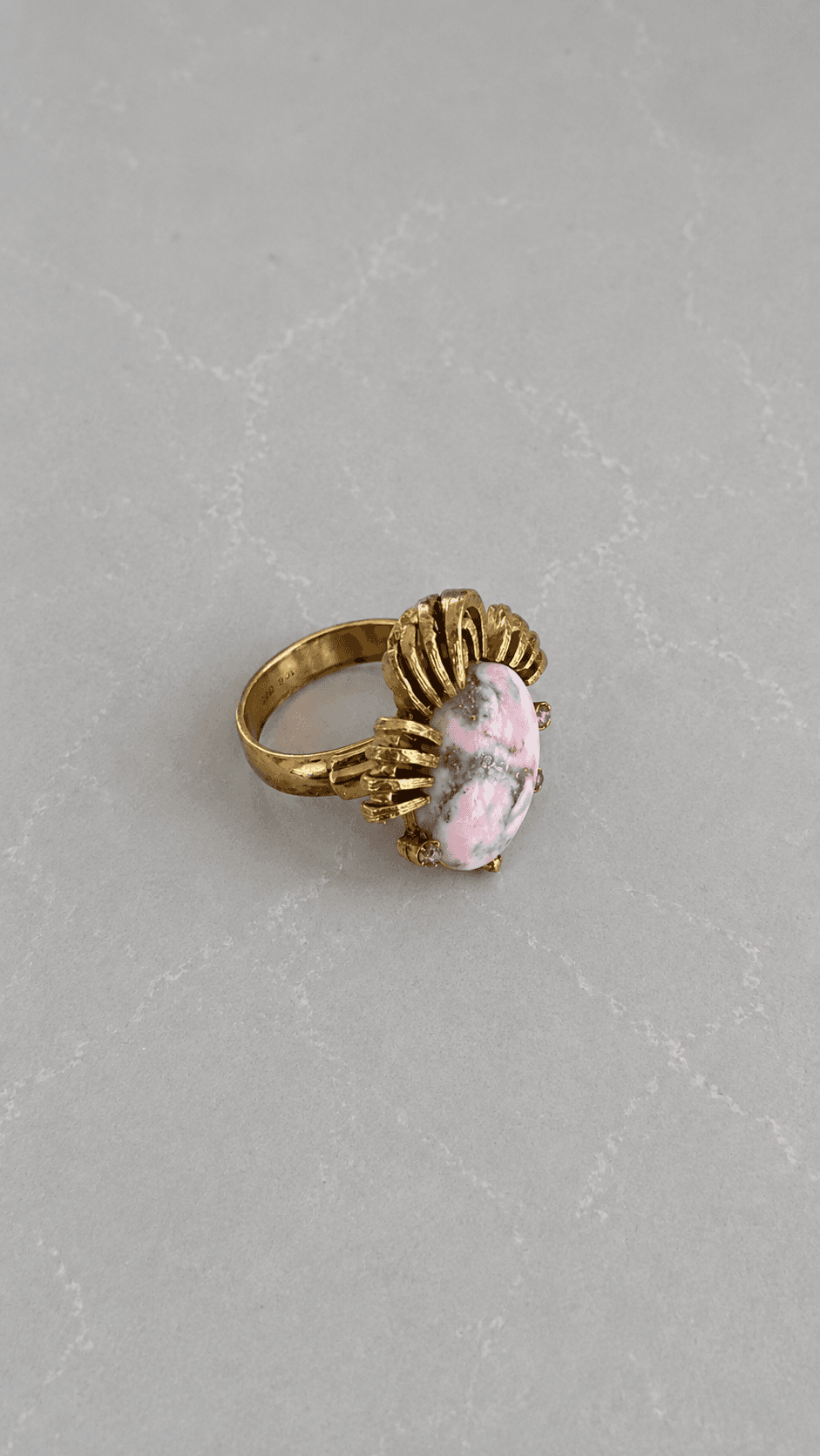Pink marble stone gold tone vintage ring 3