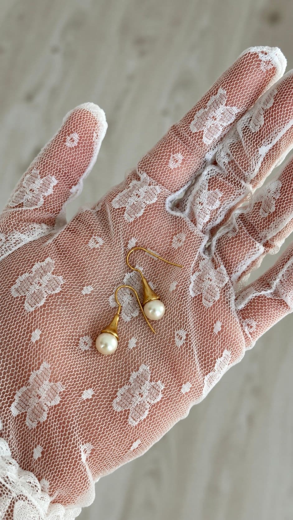 Minimal drop faux pearl earrings 2