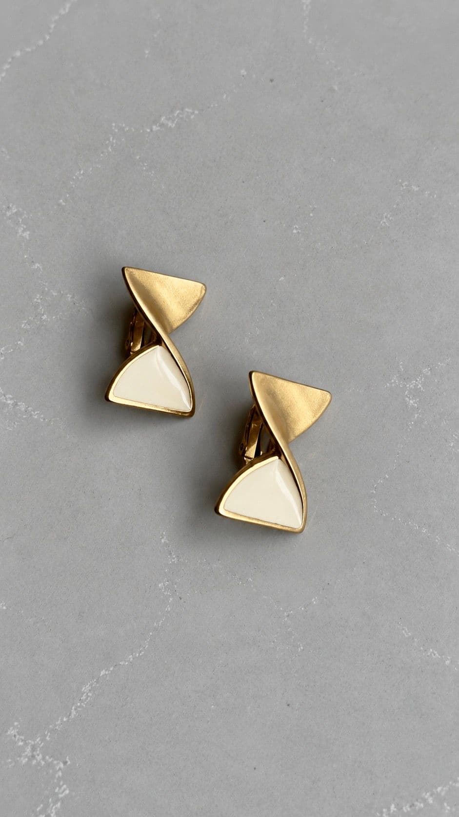 Beige enamel gold plated earrings 1