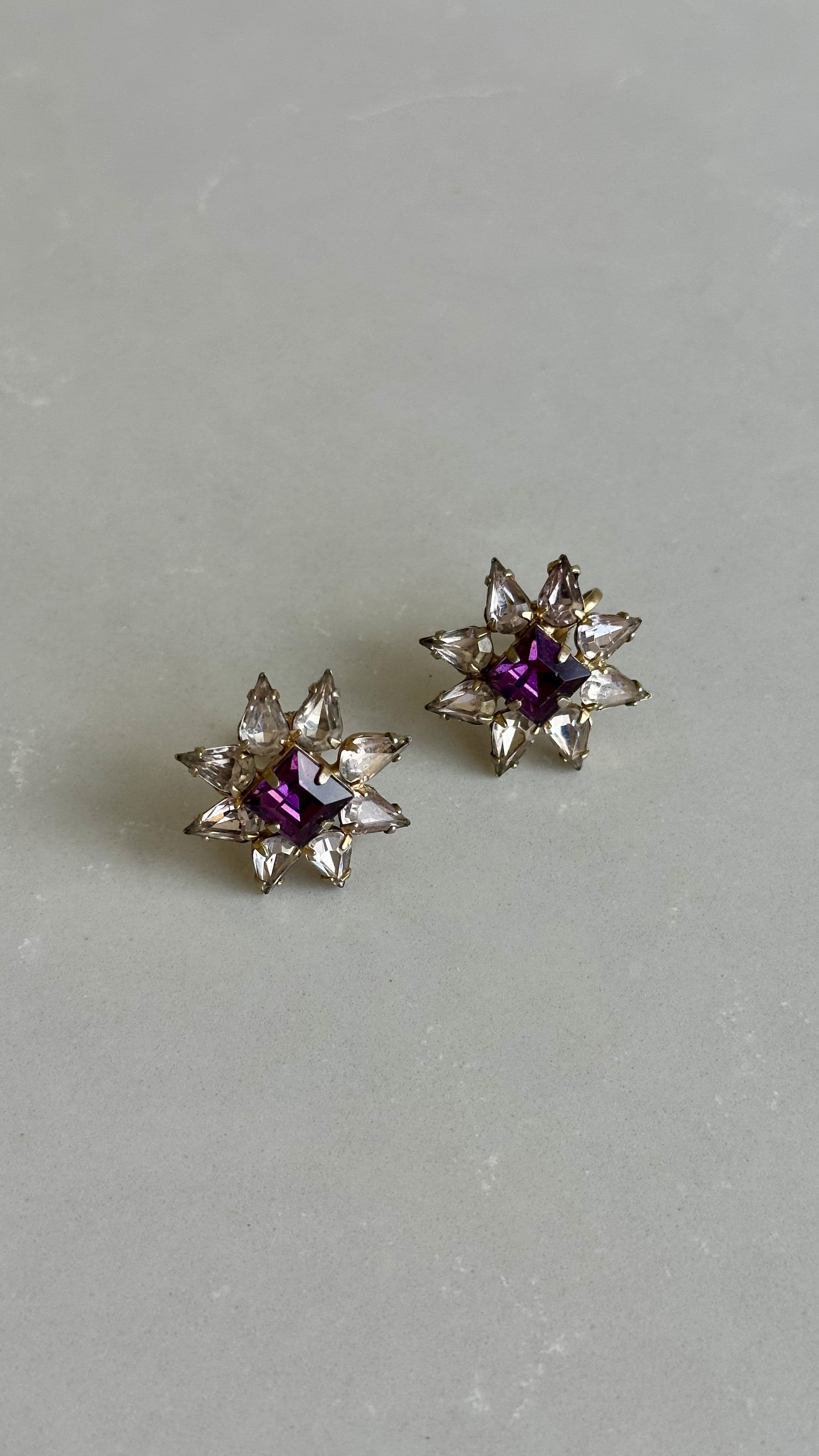 Star-shaped purple tone earrings 1